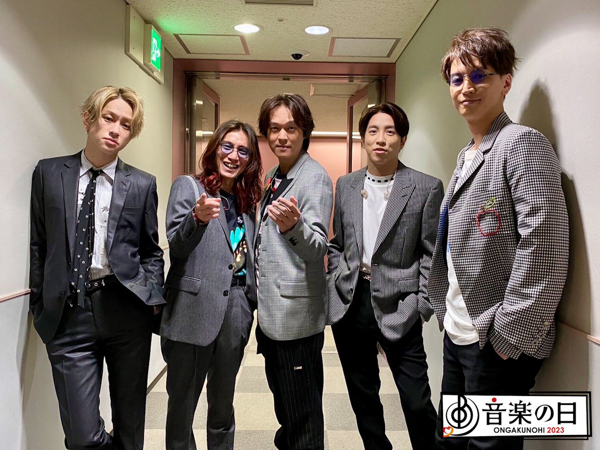 TBS_ONGAKUNOHI's tweet photo. #音楽の日 2023
生放送で日本に元気をお届け♪
Twitterリアルタイム実況で
激レア本番前ショット配信中💫

このあとは…
#関ジャニ∞ が登場！✨
「喝采」を披露🎤

熱い歌声で日本にGIFTを届けます♫   

#TBS https://t.co/k4sPEFKfPE
