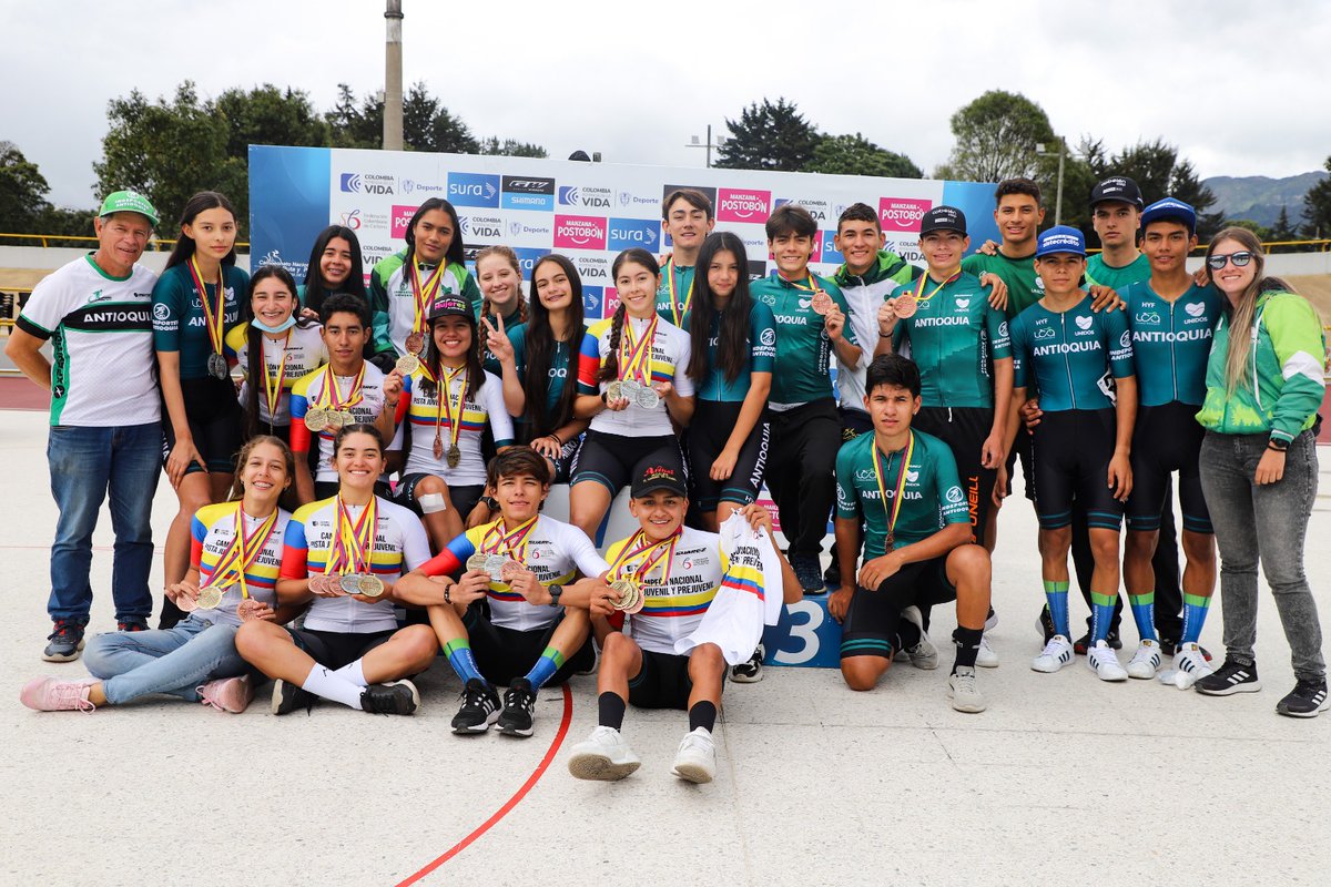 paisadeportes's tweet photo. ANTIOQUIA CAMPEÓN! 🇳🇬🏆
Con 10 de Oro, 7 de Plata y 9 de Bronce, 🥇🥈🥉, ANTIOQUIA se proclamó Campeón General del Nacional de Pista y Ruta juvenil y Prejuvenil de ciclismo 2023 🚴 https://t.co/FpC2jABoTw