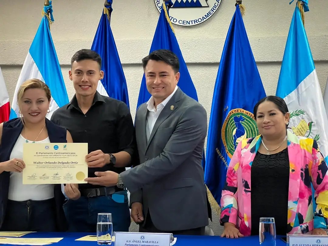 MatchConLaPaz's tweet photo. Gracias diputada Guadalupe Raymundo por permitirnos formar parte de estas actividades que fortalecen el liderazgo de los jóvenes, un gusto compartir con usted diputado Angel Maravilla. 😁
#HaciendoMatchConLaPaz 😎
#JóvenesConstruyendoLaPaz 💙
#CONAPEJ #CONAPEJLaPaz https://t.co/rf30AbJkxu