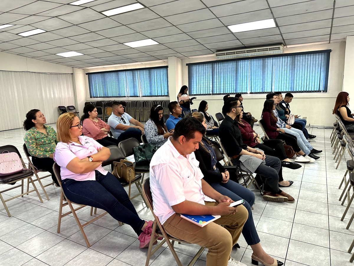 MatchConLaPaz's tweet photo. Este día se llevó a cabo la ceremonia de entrega de certificados de participación a jóvenes del departamento que formaron parte del taller "La Juventudes y la Participación: ¿Cómo fortalecer su impulso?", realizado por el  Parlamento Centroamericano junto a la UNESCO. ✍🏻😊 https://t.co/Ag0iJNcJ74