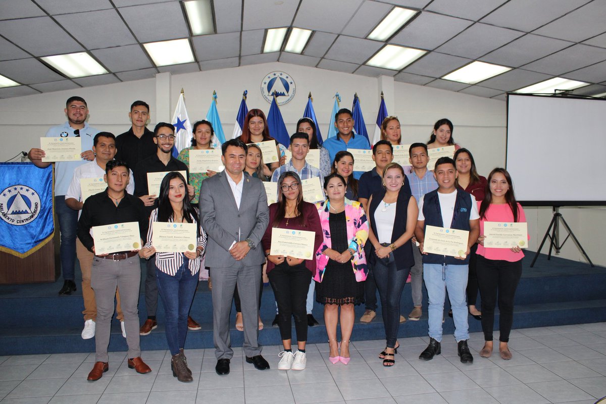 MatchConLaPaz's tweet photo. Gracias diputada Guadalupe Raymundo por permitirnos formar parte de estas actividades que fortalecen el liderazgo de los jóvenes, un gusto compartir con usted diputado Angel Maravilla. 😁
#HaciendoMatchConLaPaz 😎
#JóvenesConstruyendoLaPaz 💙
#CONAPEJ #CONAPEJLaPaz https://t.co/rf30AbJkxu