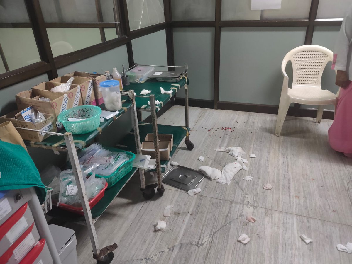 Jasonphilip8's tweet photo. An attack on a PG Dr happened at ward 254@ 4.30 AM today with broken glass piece, at RGGGH by a 27 yr old allegedly drunk assailant. But y only repeatedly at RGGGH of all hospitals? Any reason? @Indian__doctor @GSBediIAS @CMOTamilnadu @mkstalin https://t.co/BZjL7cUMGt
