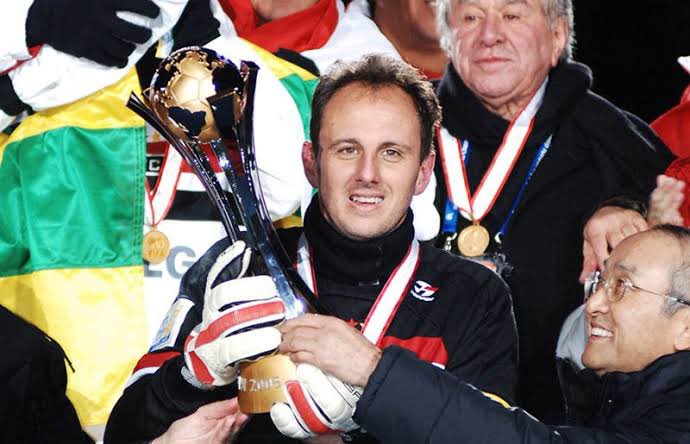 essediafoilouco's tweet photo. Rogério Ceni em 2005:

75 jogos
21 gols
2 assistências

🏆 Paulistão
🏆 Libertadores
🏆 Mundial

🧤Melhor goleiro Paulistão
🧤Melhor goleiro Libertadores
⭐️Melhor jogador final do Mundial
⭐️Bola de Ouro do Mundial
🧤Melhor goleiro América do Sul (IFFHS)
🧤Melhor goleiro do mundo (RSSSF)

Artilheiro do SPFC na Libertadores, no Brasileiro e na temporada.

Nunca mais veremos algo parecido.