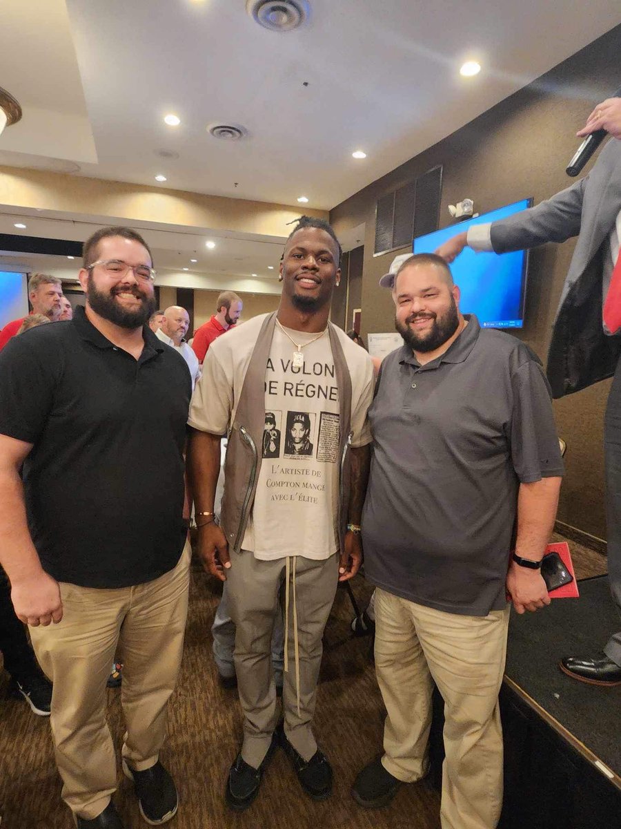 buckeyebartalk's tweet photo. Fun night at the Wadsworth Youth Scholarship Dinner. @Lastname_Baker was an excellent dinner speaker, great auction prizes and a great cause https://t.co/xfGLC0XToR