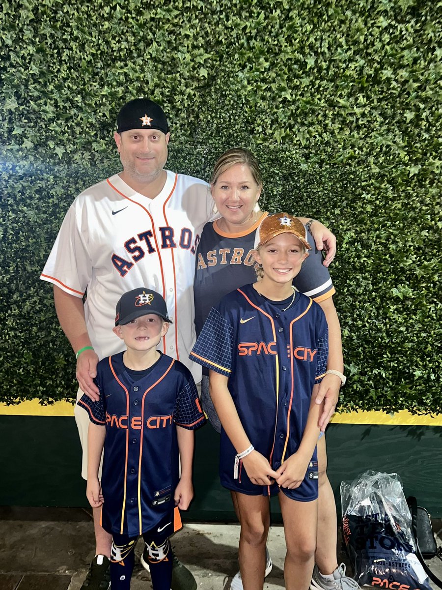 Time with the fam as <a href="/houstonastros/">HoustonAstros</a> game
<a href="/exleyexpress/">Exley</a> #jeesummerbingo23