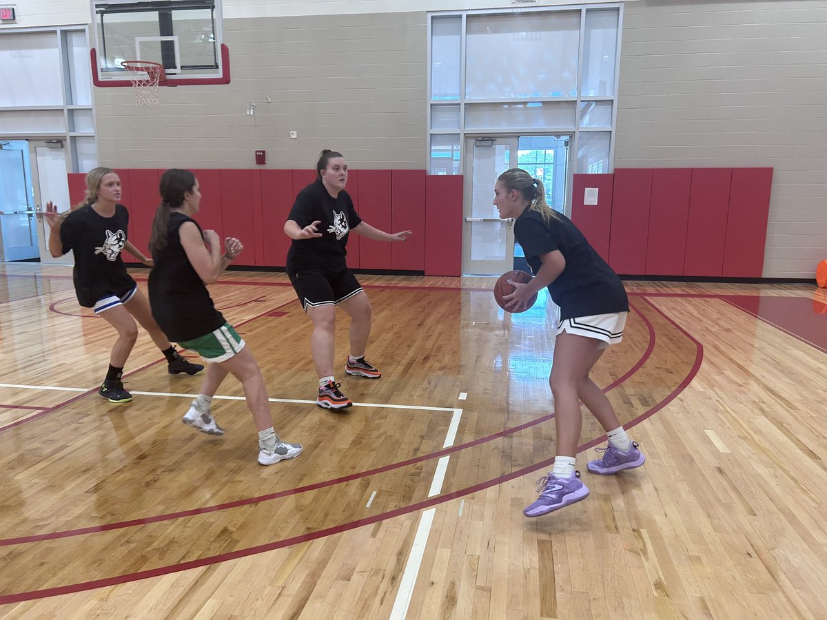 IUKWBB's tweet photo. Great day at our Elite Camp! Lots of new faces with high energy to compete. Love this game! Cheers to all all who made this happen!! https://t.co/Xt00afwZGU