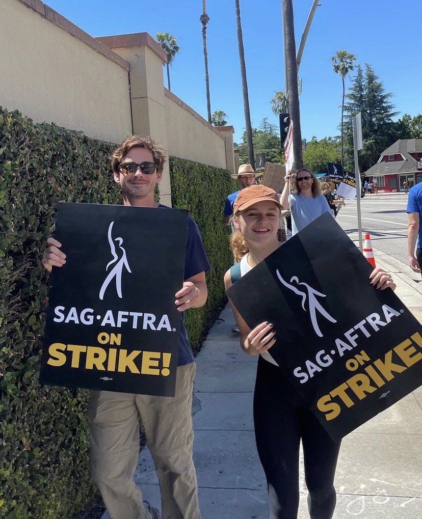 FilmUpdates's tweet photo. Logan Lerman and Joey King at the #SAGAFTRAstrike https://t.co/JAtnq4y94y