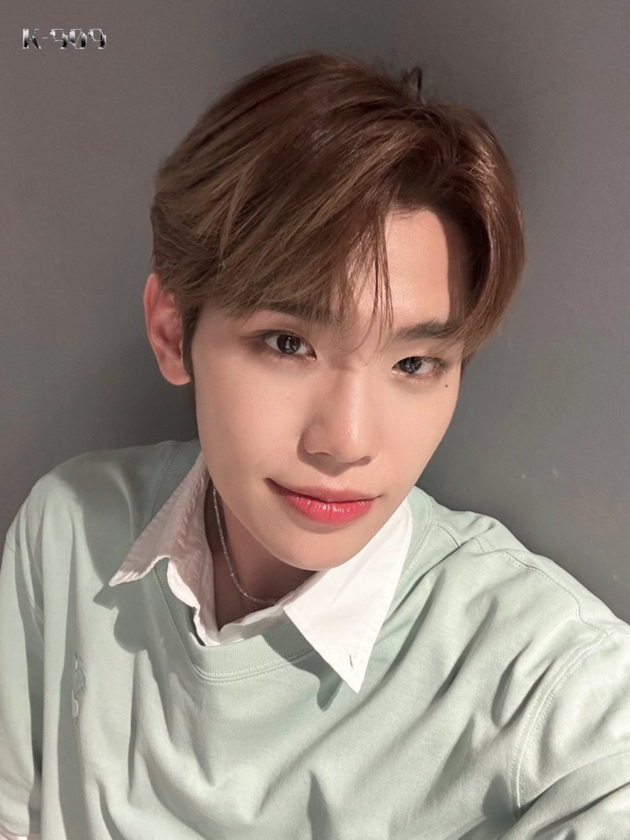 postforbp's tweet photo. 제로베이스원 K909 셀카 타래 https://t.co/ZXsITf80os