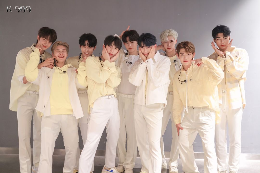 jiwoongiez's tweet photo. zb1 k-909 group photos 💗 https://t.co/n9jiWwEGoU