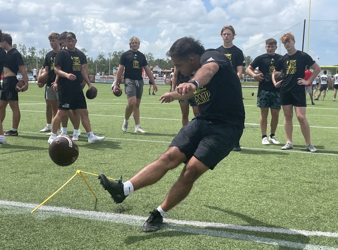 kianafrookhteh's tweet photo. Had a great time competing in Florida last week at the Top 12 camp. Happy to have earned a 5⭐️ rating and be ranked the #1 JC kicker. @Chris_Sailer @_ColeMurphy_ @NextLevelKick1 @coachfischer7 @SaddlebackKicks @Saddleback_FB @jc_kicks17 https://t.co/Ca2INUpJgY