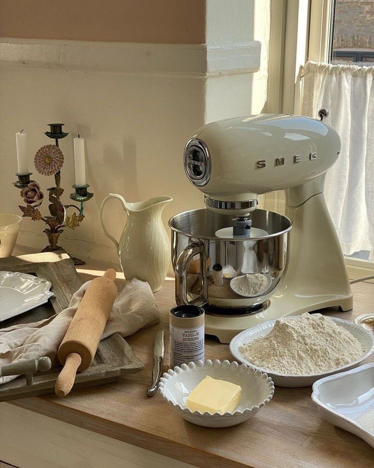 dazzlinghavens's tweet image. Therapeutic baking 🤍💫