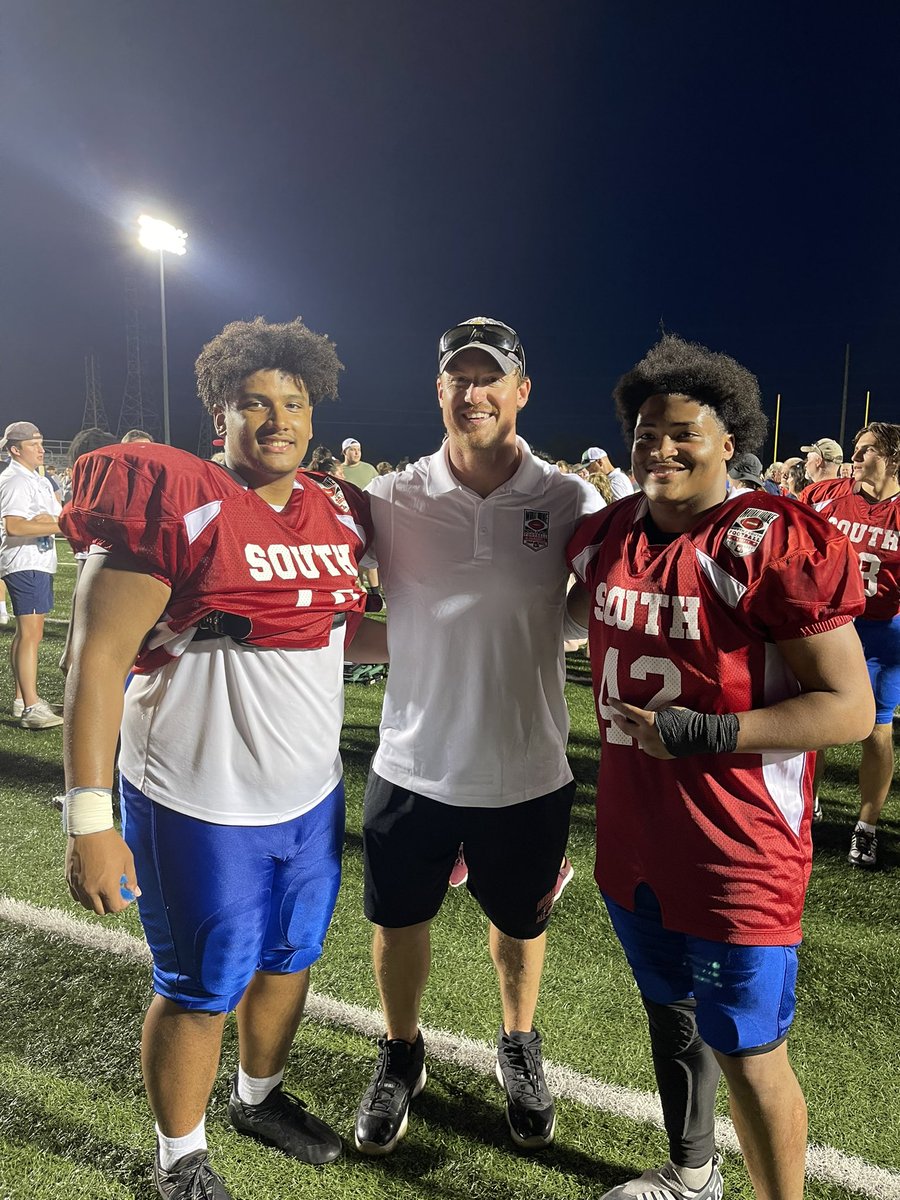 What a great week coaching in the <a href="/INFBCoaches/">IFCA</a> North/South All-Star Game. Got to coach ☘️ 🏈 <a href="/davidayerss2/">David Ayers</a> and 🐻 🏈 <a href="/AndreDumas15/">Andre Dumas</a> <a href="/TylenCunningham/">Tylen ''Chaos'' Cunningham</a> one more time! Coach with a Hall of Fame Coach <a href="/cg_coach_moore/">Eric Moore</a> and the best part was we ended the week with a WIN #TeamSouth