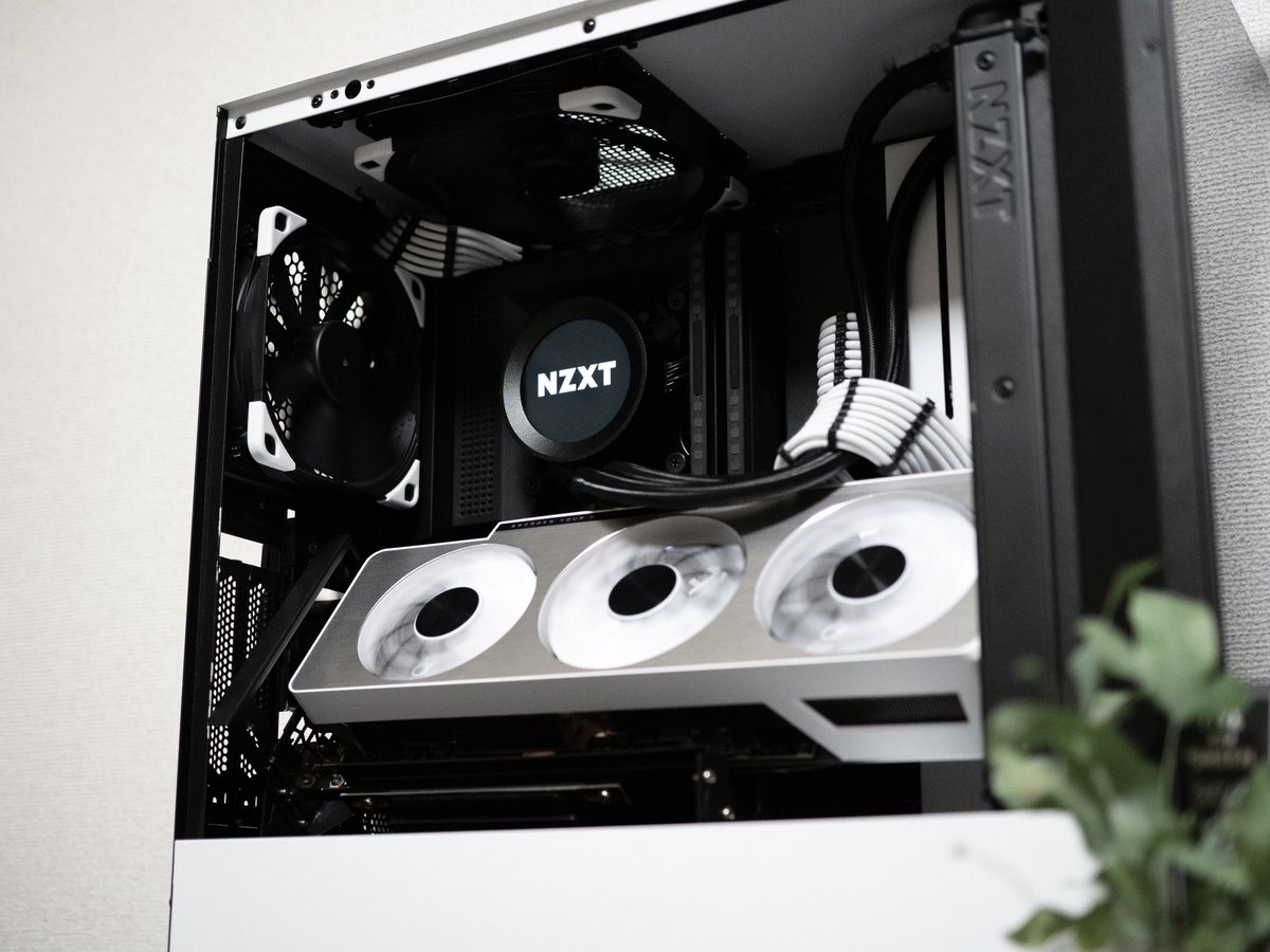 あえて光らせない白黒PC、めちゃくちゃカッコいいです。 NZXTは あえて光らせない白黒PC、めちゃくちゃカッコいいです。 NZXTは