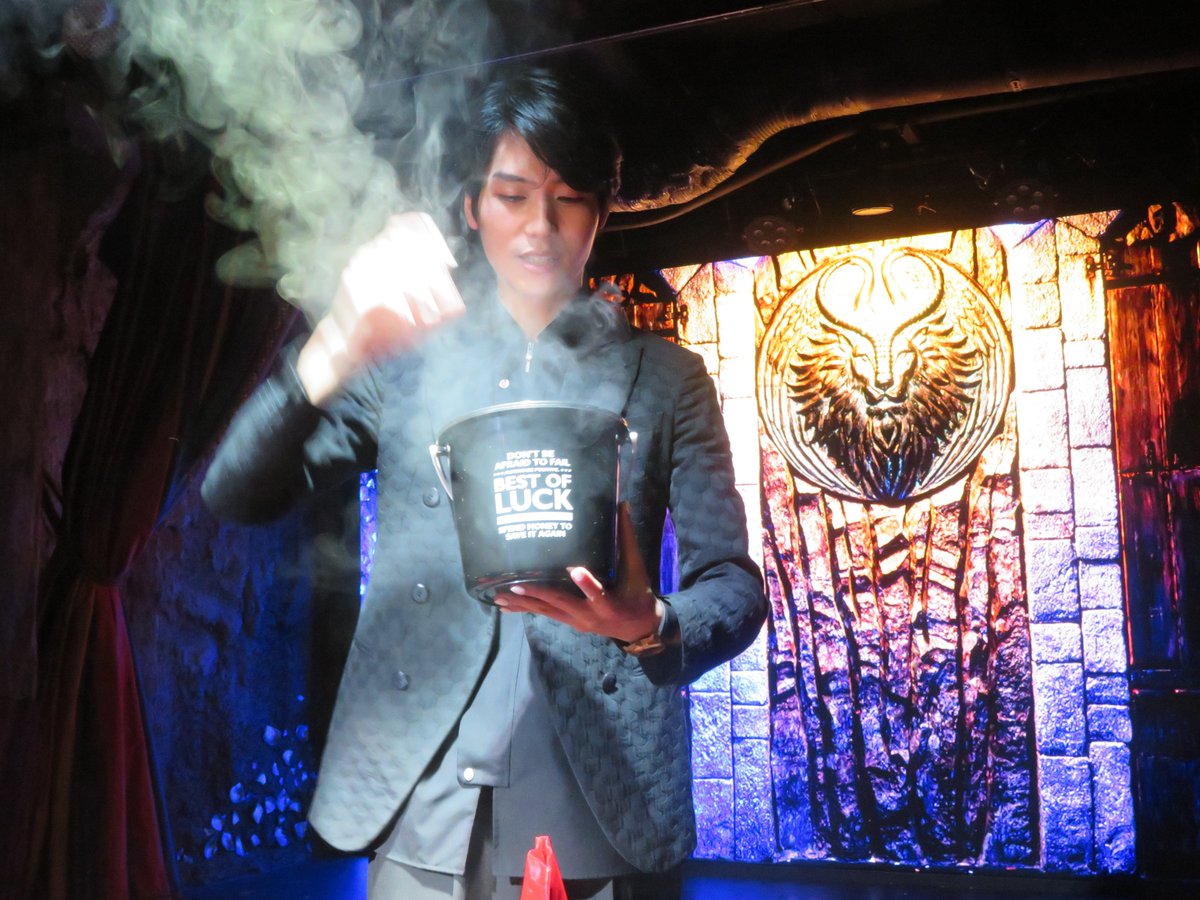 yoyokade's tweet photo. 六本木オズマンド 2023.7.14 K-SUKEさん
目の前で生の演技を観るのは初めてでしたが、まさにクロースアップのイリュージョン‼️しかもizumaさんとのコラボでしたので、ステージの中・外ともに幻想的過ぎて魔法でお腹いっぱいのダイニングバー✨😆
#白百合慶祐
#RoppongiOSMAND
#オズマンド
#izuma https://t.co/BC8zhCglKb