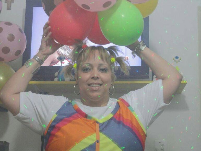 sinaixsccp's tweet photo. dia da fake mais sortuda que eu conheço kkkkkk @nvrresalli! amiga te desejo todas as melhores coisas do mundo, que seus sonhos todos se realizem, muita saúde, paz e muita grana 🤪 você é uma pessoa incrível, tem um coração enorme (não parece mas tem 😂) https://t.co/YgGVGZJ90G