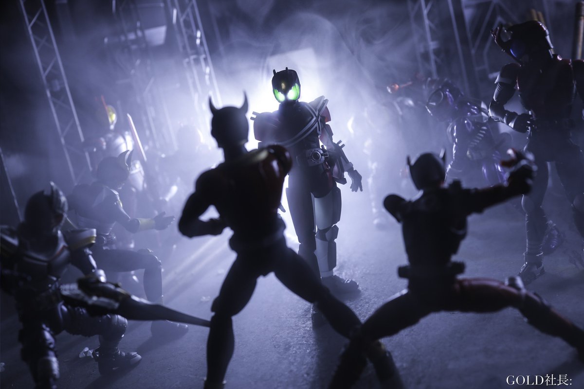 mask_and_rider tweet picture