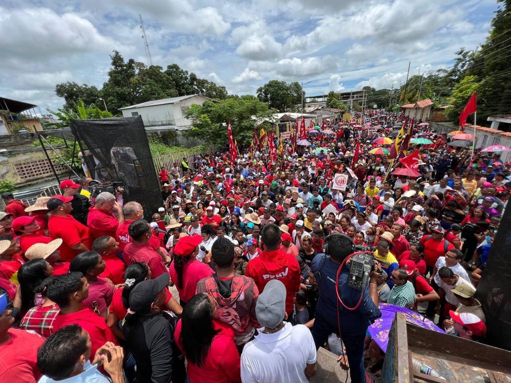 El Pueblo del municipio Biruaca, Estado Apure, es ejemplo de unión y más unión. Ese es el camino para lograr la victoria y la Paz para toda Venezuela. Sigamos en batalla permanente, con la fuerza revolucionaria de nuestros hombres y mujeres que están en la calle por amor a la…