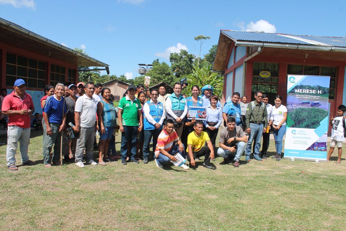sunassperu's tweet photo. 🗞️| Emapacop y comunidad nativa Santa Rosa del Tamaya Tipishca firmaron acuerdo para garantizar disponibilidad del recurso hídrico en #Pucallpa ▶️ https://t.co/GOJKpZuqYj https://t.co/SH8bLMypEc