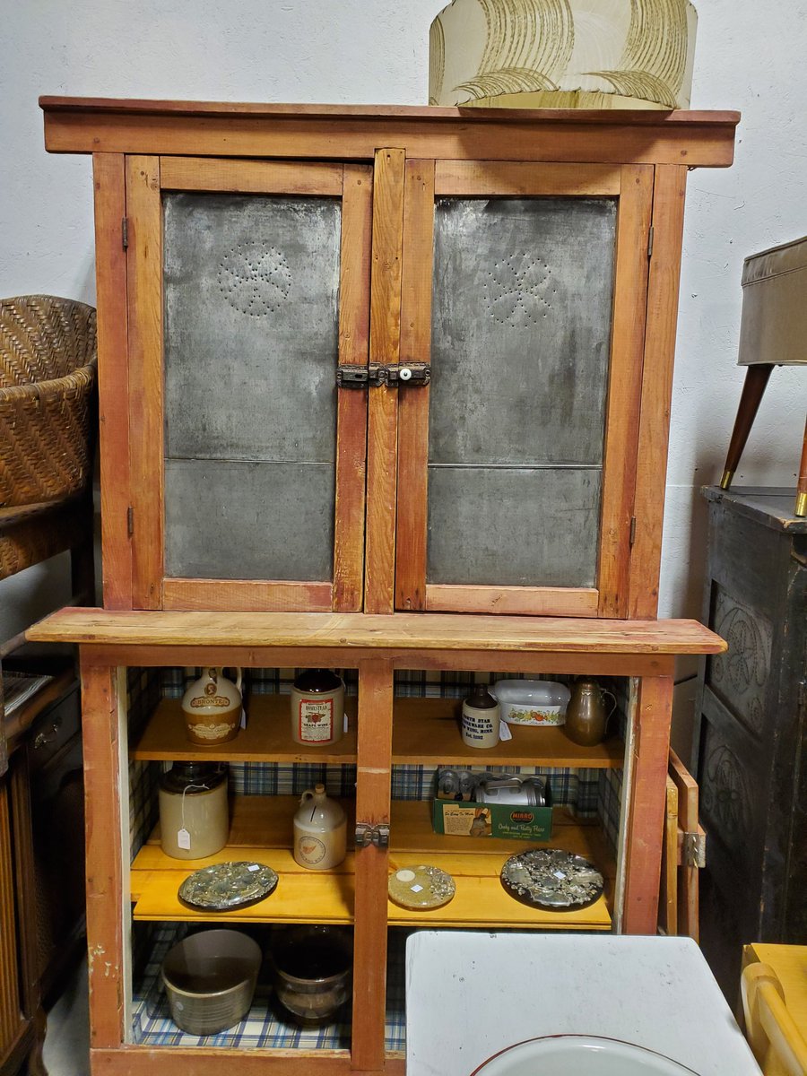 FarmAntiques's tweet photo. Man-o-man, do we have amazing furniture right now! From true antique gems, to vintage charmers, big &amp; small, primitive to MCM- look! Pro tip: they look even better in person 😊

#furniturefriday #antiquemall #antiquefurniture #vintagefurniture #woodfurniture #seeyouatthefarm https://t.co/Y8dlg8Hz7b