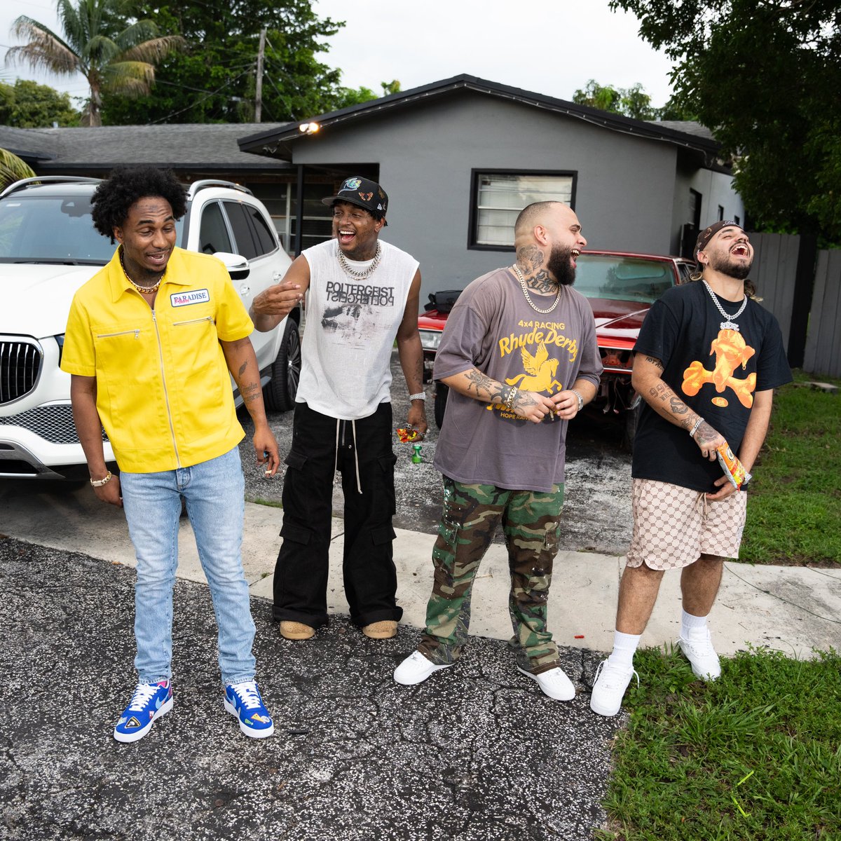 Loeshimmy's tweet photo. I got like 4 millionares tryna sign me but I’m still posted at the crack house https://t.co/D6tdL3JVnb