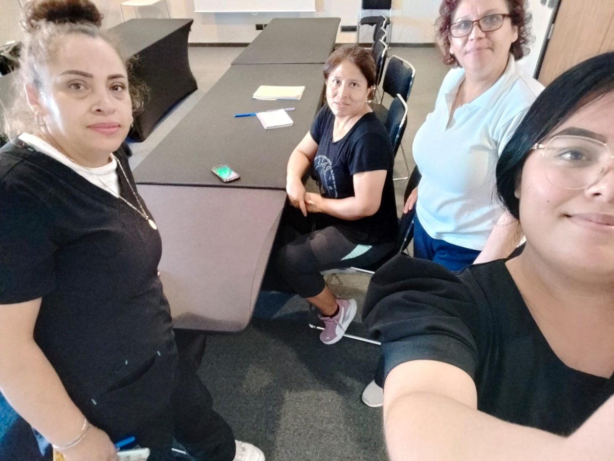 crocseccion77's tweet photo. #Irapuato  La compañera Gabriela Terrones realizó un recorrido en los hoteles  Staybridge, City Express y Galería Plaza, donde tocaron temas sobre el clima laboral, propinas y se les informó sobre sus beneficios por formar parte de nuestra organización sindical.
#CROCenMovimiento https://t.co/P7mR7YnqwO