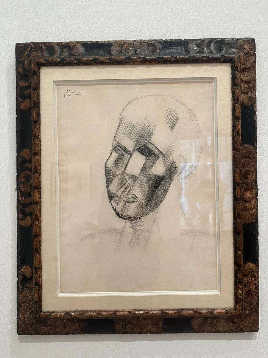 "Who needs therapy when you have abstract art? It's like a visual representation of the chaos in our lives. Plus, you can paint over your mistakes and call it a masterpiece. #painting #abstract #lifeslessons" 🎨😂👌 #funnytweets #arttherapy