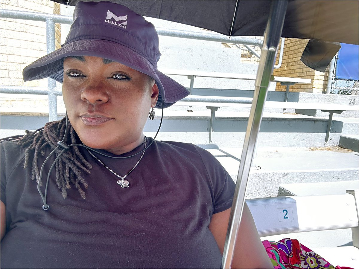 desireerl78's tweet photo. How did you spend your summer? โฆ๐ฃ๏ธin the heat ๐ฅ supporting my #risingSenior in & out of state๐ซฃ๐ซถ๐พ #goaldigging #summerfootballcamps #hustlehard #myfavoriteCB ๐ https://t.co/7NO4s5GE7F