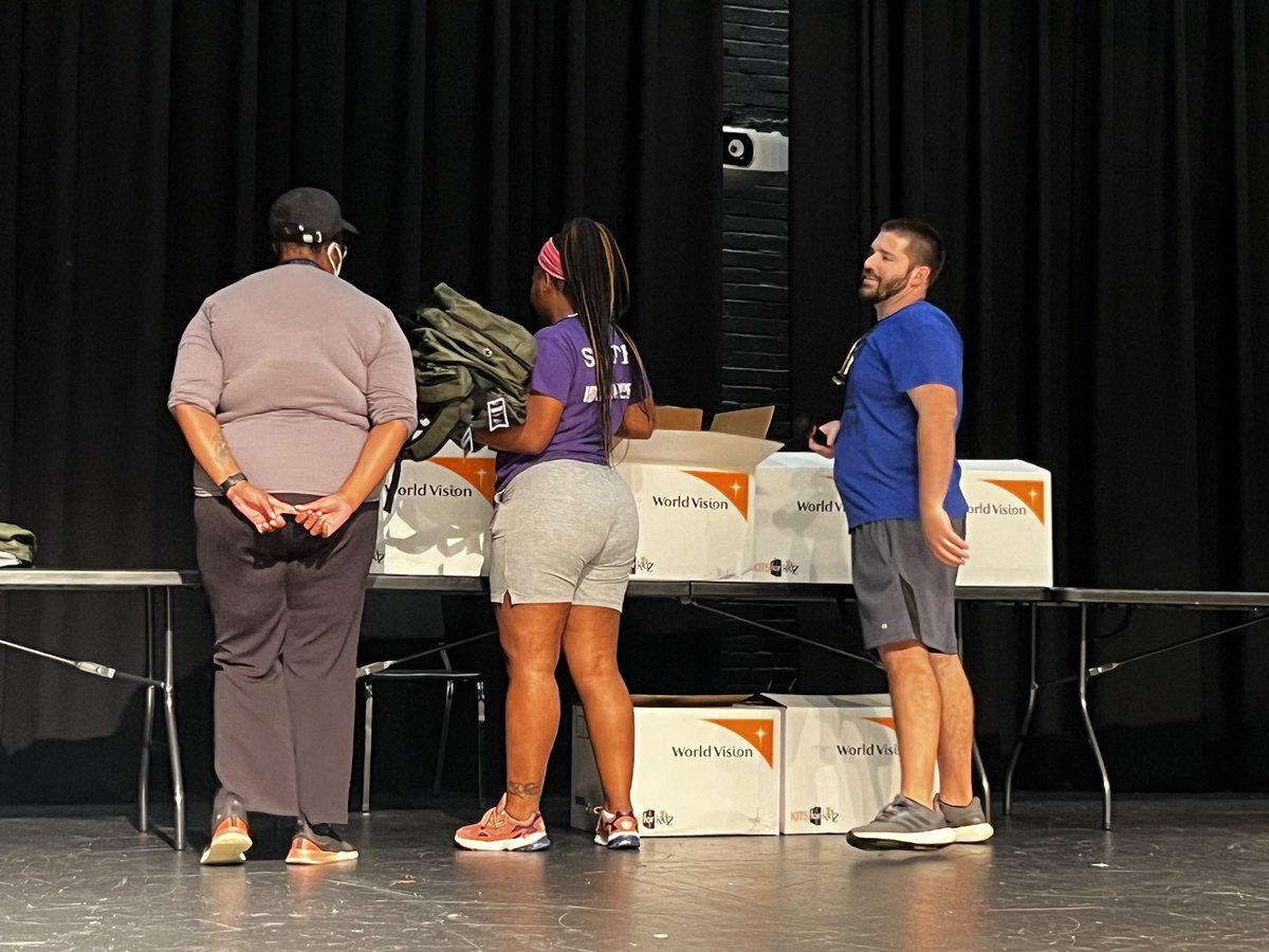 Perrise_Thomas's tweet photo. Just wrapped up a successful backpack giveaway with @treymurphy here in Durham, North Carolina. The kids definitely had a blast, it was good to see all those smiling faces. 😃@WorldVisionUSA #backpackgiveaway #backtoschool #treymurphyiii #basketball #nba #NewOrleansPelicans https://t.co/Kylvn78G5i