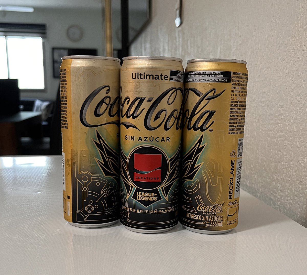 Ityraa's tweet photo. Mi papá me compró estas pero no sabe que lo que juego es @PlayVALORANT jajajajaja 💛🤎🧡 https://t.co/eLeXj6I4Jx