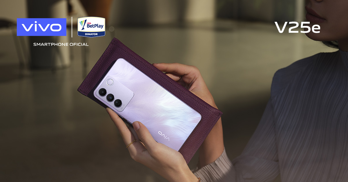 vivo_mobileCO's tweet photo. ¡Presentamos el asombroso, innovador, potente, elegante, magnifico, brillante #V25e! 💙🤯
No nos alcanzan los caracteres para describir esta belleza de la tecnología con aro de luz integrado. ⚪️💙
Por eso les dejamos esta lindura de pic 👇
#ElMomentoPerfectoEsAhora https://t.co/kdDh1MtGSP