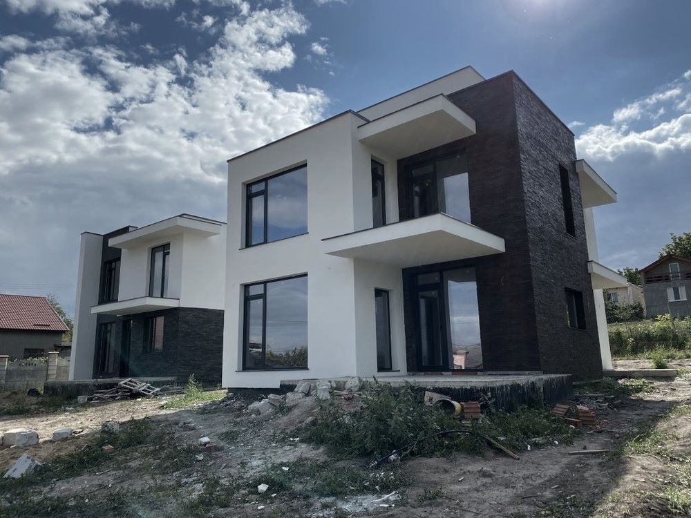 Welcomemd's tweet photo. FOR SALE: TWO PREMIUM COTTAGES OVERLOOKING THE LAKE IN MOLDOVA. The houses are located in an ecologically clean place, on the shore of the fourth largest lake in Moldova. https://t.co/PODLTalaqJ https://t.co/bXCqS4MyrM