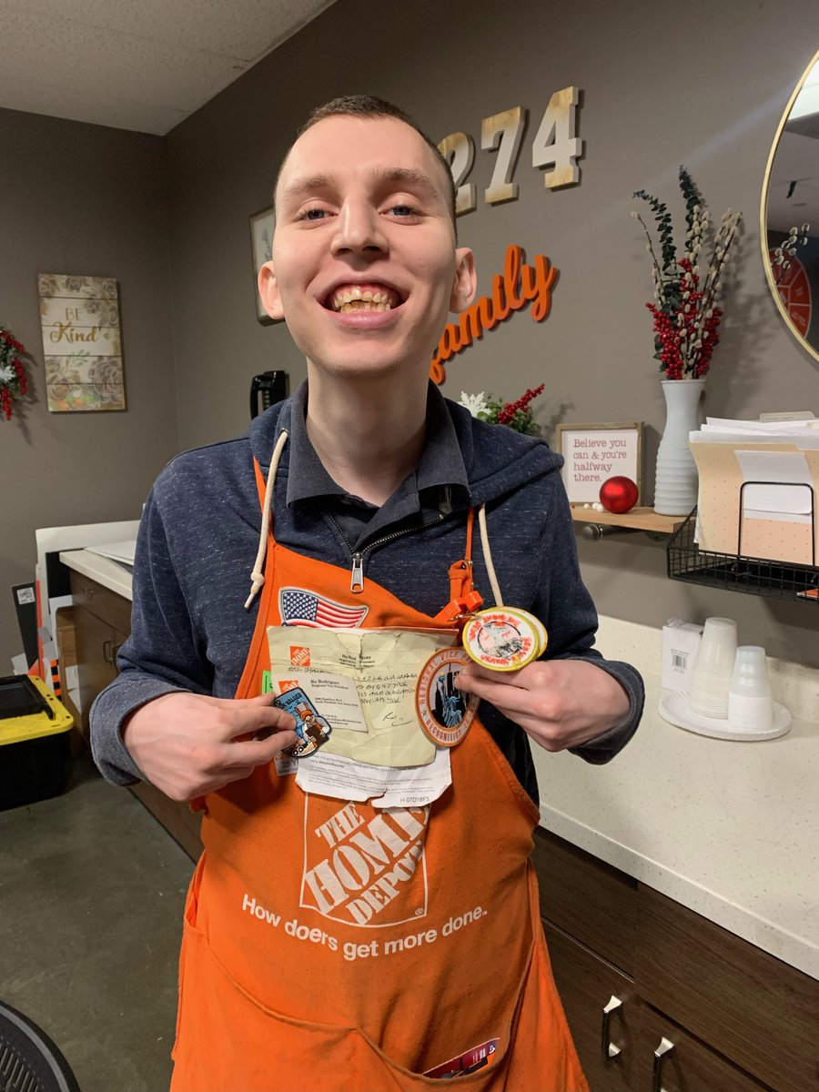 Meet Ross! He has been working at the Home Depot for almost 5 years. Here we see Ross holding an award from RVP Ro Rodriguez, WOW! Besides putting a smile on everyone's face, Ross is a key machine pro. Show him some love in the comment section down below💚 #keyconnoiseur