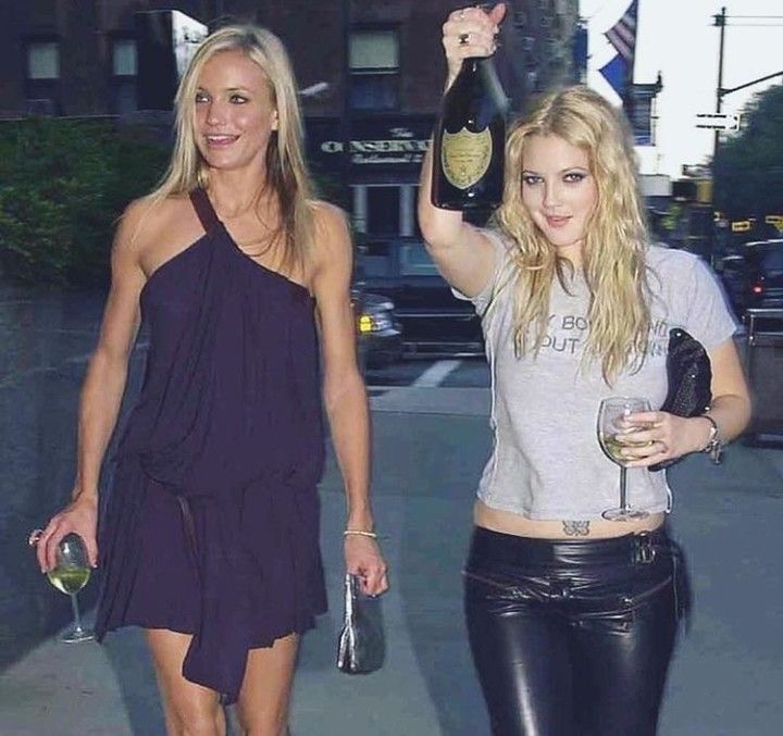RT @notgwendalupe: Drew Barrymore and Cameron Diaz on their way to the Charlie's Angels premiere, 2003 https://t.co/3Kbtix3BkV