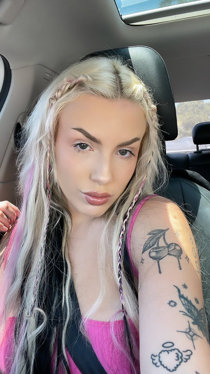 chrissy tweet media