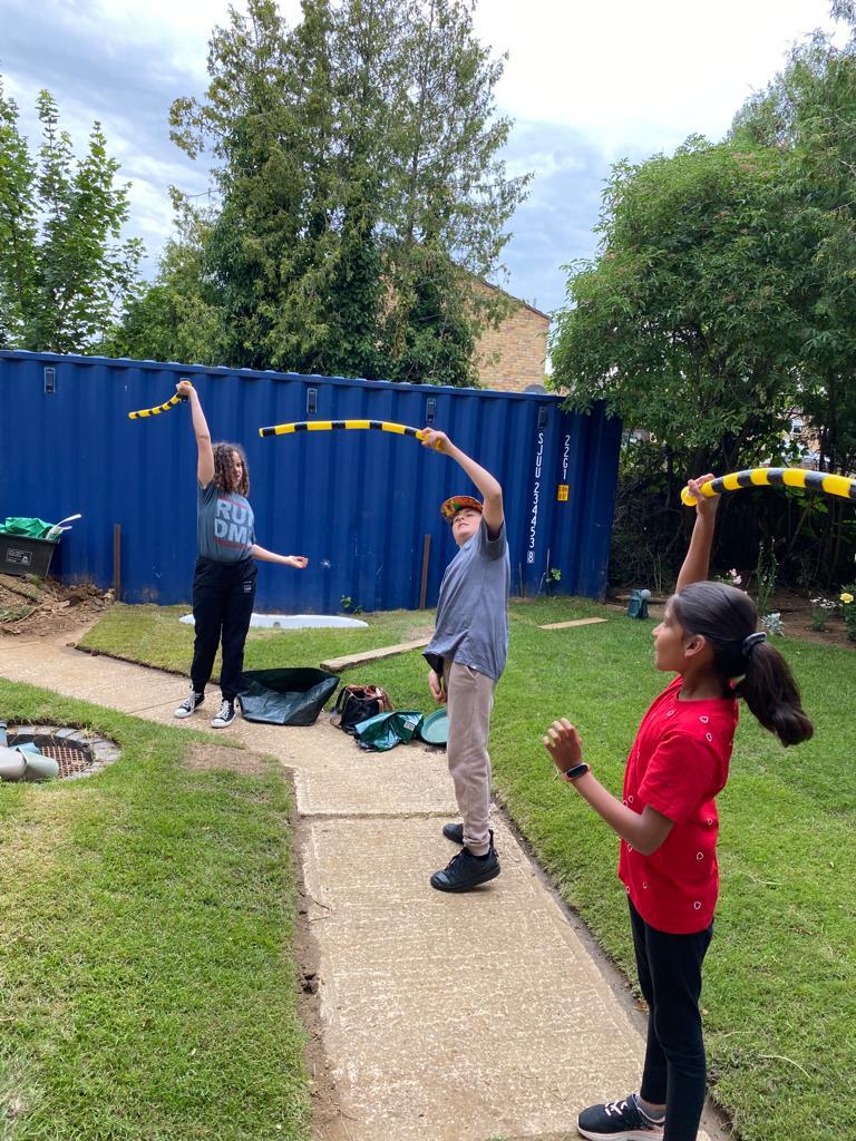 ThatsElementary's tweet photo. #learning about what #bees #see &amp; how they #make  #buzzing #sound🐝#planting #flowers to attract #pollinators to our #communitygarden 🌻see us #buzz #like bees! ➡️🎞️ https://t.co/yudvxfWiwD

#Outdoorplay #outdoors #community #environment #animalhabitat #conservation #gardening https://t.co/bOD7DpAPMb