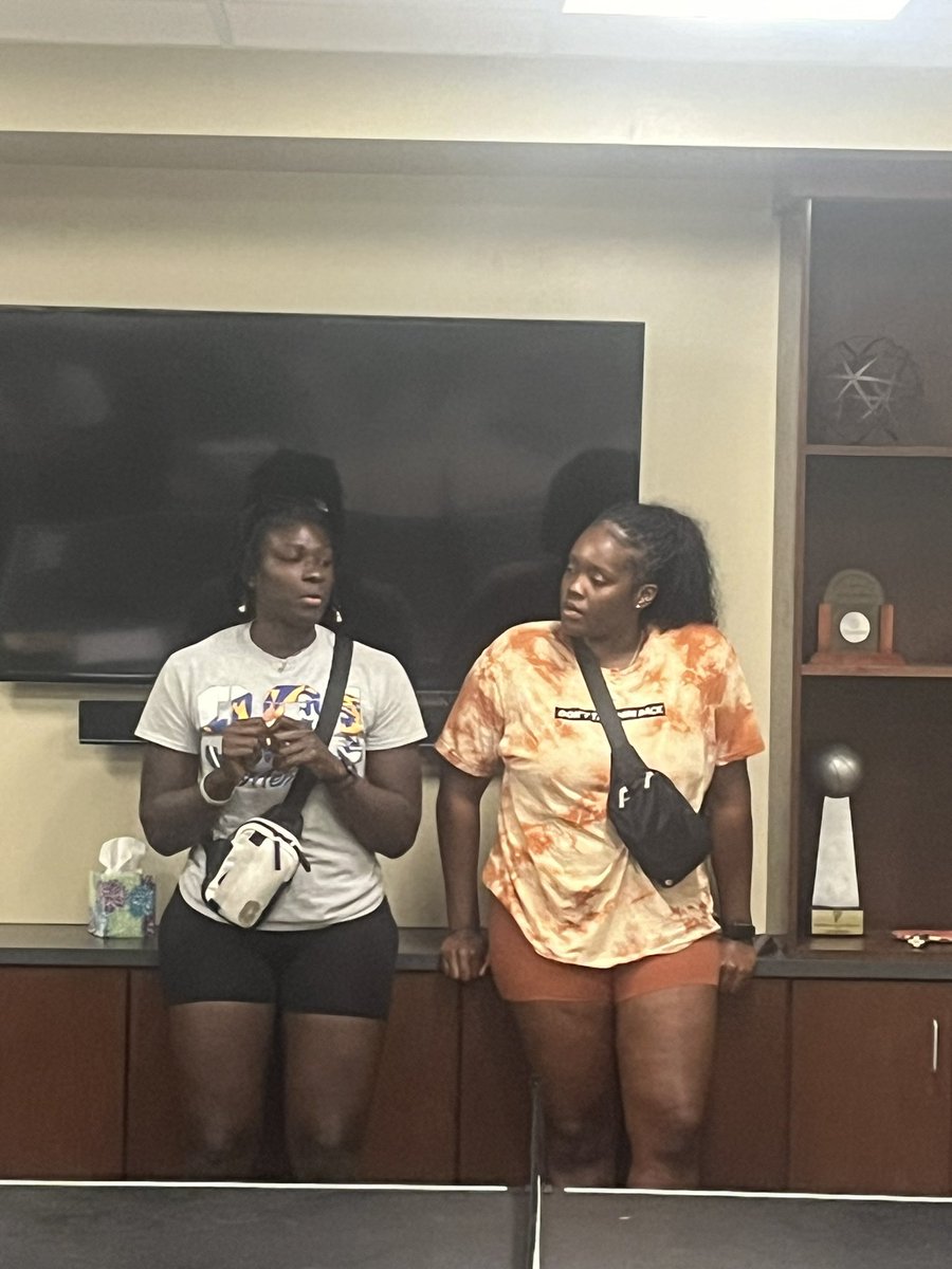 YolishaJ's tweet photo. Today @IndyAlexandria_ and @Netta_bucket stopped by on their way to the beach! Came in as teammates and left as sisters 💕 They helped to lay the foundation for this program. Thank y’all for stopping by and speaking to the team.  

Once A Jag - Always A Jag   🐆❤️ https://t.co/NzTqon7p15