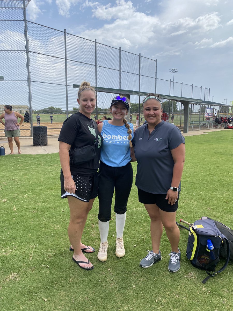 AvaVanV2027's tweet photo. Thank you @CoachBerSosa and @kc_ostrom for coming to watch me play today! GO EAGLES!! 🤍🦅💚@TJSpain15 @PHSFastpitch @PISD_Athletics @ProsperHS https://t.co/IZKOwS01sD