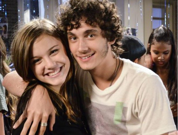 gomzsquita's tweet photo. Eu nem sou o maior fã de Bensol, apesar de gostar deles e torcer pra que fiquem juntos, mas considerando o nível dos outros casais de mocinhos da Rosane, eles são os melhores, né? https://t.co/qqZSMnIzm0