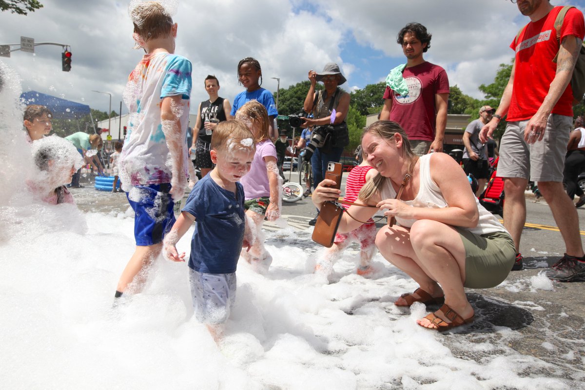 shanabryantbos's tweet photo. We're only HOURS away from #OpenStreetsBoston - Roxbury edition! Join us on Blue Hill Ave. in Roxbury TOMORROW from 10 a.m. to 3:30 p.m. for live art, music, delicious food, games, and car-free family-friendly fun! 🎉

#Roxbury #CityofBoston #CommunityEvents #SBCMeetsOpenStreets https://t.co/izuHQqbSrf