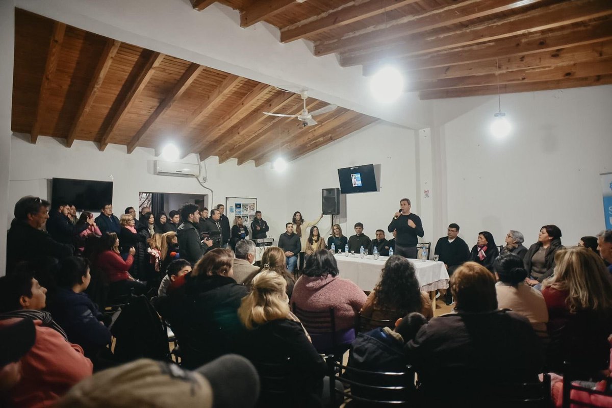 sergiounac's tweet photo. Tengo un compromiso con San Juan y con cada una de las familias sanjuaninas: cuidar su bienestar y todo lo que hemos construido juntos durante estos años. Hoy, nos miramos cara a cara con las familias de 9 de Julio y renovamos las energías para dar una nueva batalla electoral que nos permita seguir defendiendo el progreso de nuestra tierra desde el Senado de la Nación.
