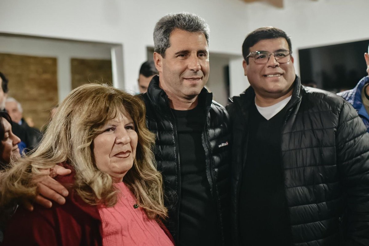 sergiounac's tweet photo. Tengo un compromiso con San Juan y con cada una de las familias sanjuaninas: cuidar su bienestar y todo lo que hemos construido juntos durante estos años. Hoy, nos miramos cara a cara con las familias de 9 de Julio y renovamos las energías para dar una nueva batalla electoral que nos permita seguir defendiendo el progreso de nuestra tierra desde el Senado de la Nación.