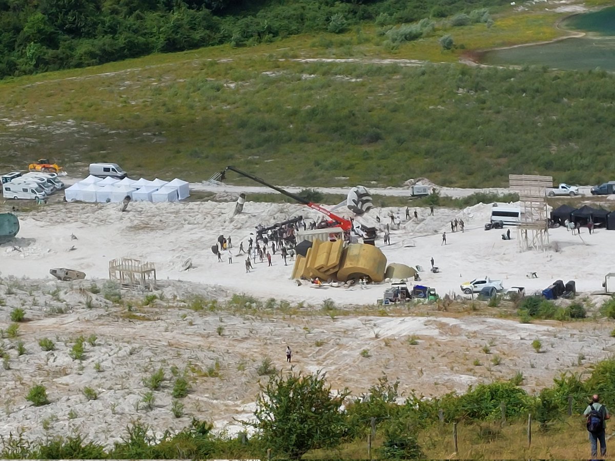 MarcusHanza's tweet image. I have a rich history of inadvertently cycling into secret movie shoots 😂😂😂.

Deadpool 3 shooting at Pitstone Quarry

#Deadpool3 #Wolverine #XMen #Movies