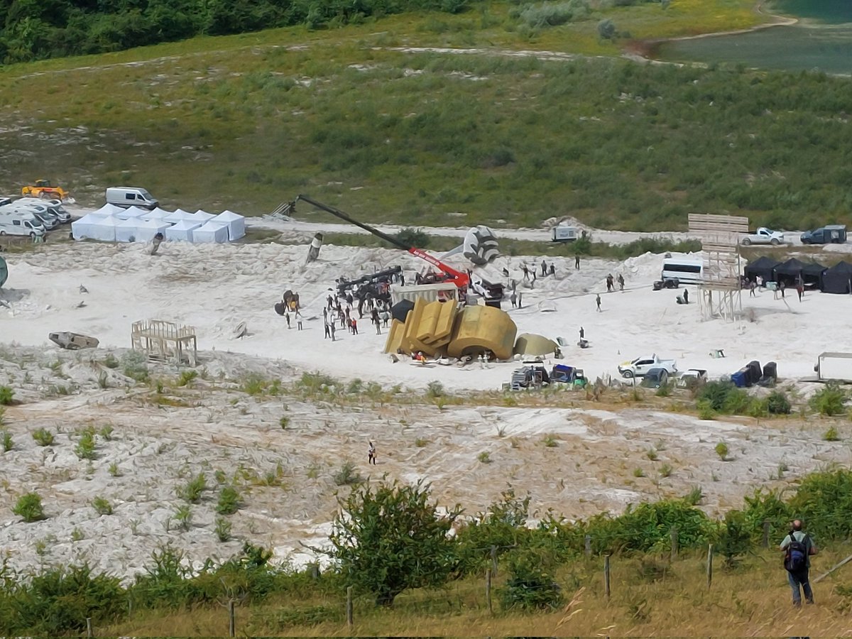 MarcusHanza's tweet image. I have a rich history of inadvertently cycling into secret movie shoots 😂😂😂.

Deadpool 3 shooting at Pitstone Quarry

#Deadpool3 #Wolverine #XMen #Movies