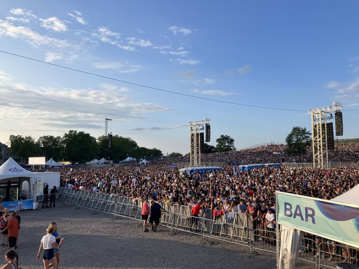 Déjà une foule monstre pour la soirée latino sur les Plaines <a href="/JdeQuebec/">Le Journal de Québec</a>