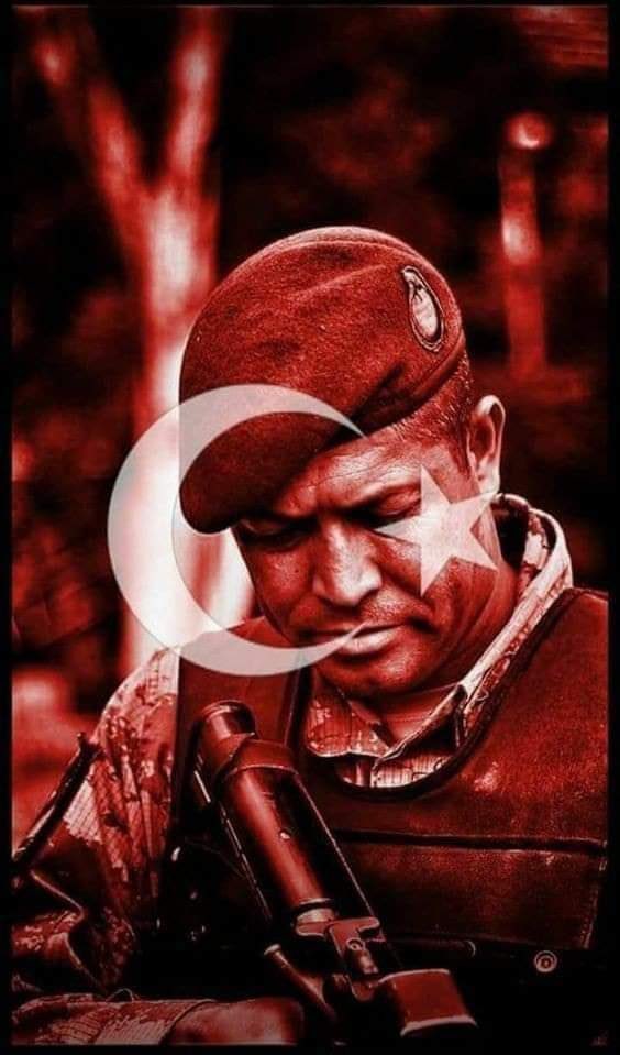 Demokrasi ve Milli Birlik Günü’nde bayrağımız ve toprağımız uğruna korkusuzca şehadete yürüyen aziz şehitlerimizi rahmet ve minnetle yâd ediyor, kahraman gazilerimize şükranlarızı sunuyorum.
#15TemmuzDemokrasiveMilliBirlikGunu 
#TürkiyeYüzyılınınKahramanları