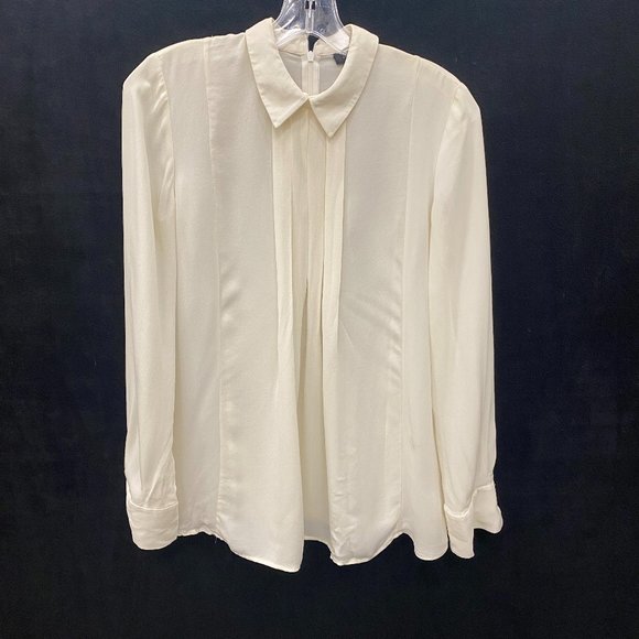 lisanemo98's tweet photo. So good I had to share! Check out all the items I'm loving on @Poshmarkapp #poshmark #fashion #style #shopmycloset #theory #americaneagleoutfitters #emilydaniels: https://t.co/xuOie4sXfT https://t.co/Ck2YGR8SOI