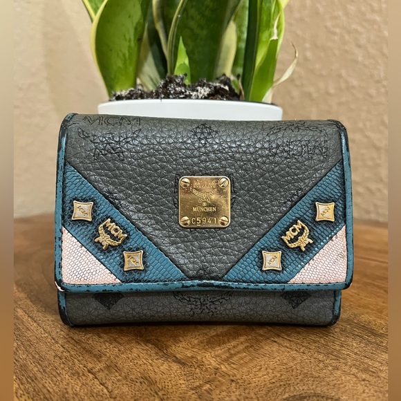 amanda_mucha's tweet photo. So good I had to share! Check out all the items I'm loving on @Poshmarkapp #poshmark #fashion #style #shopmycloset #mcm #coach #animaladventureinc: https://t.co/kOwc5IQJuX https://t.co/Tux74bl17I