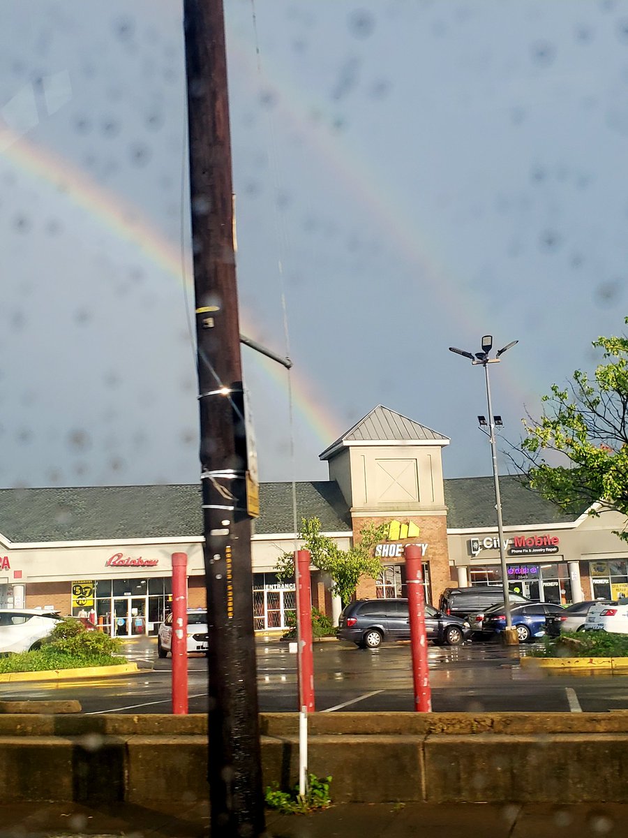Tra_Royal's tweet photo. Double Rainbow in the Hood https://t.co/Nd51TYsp1T