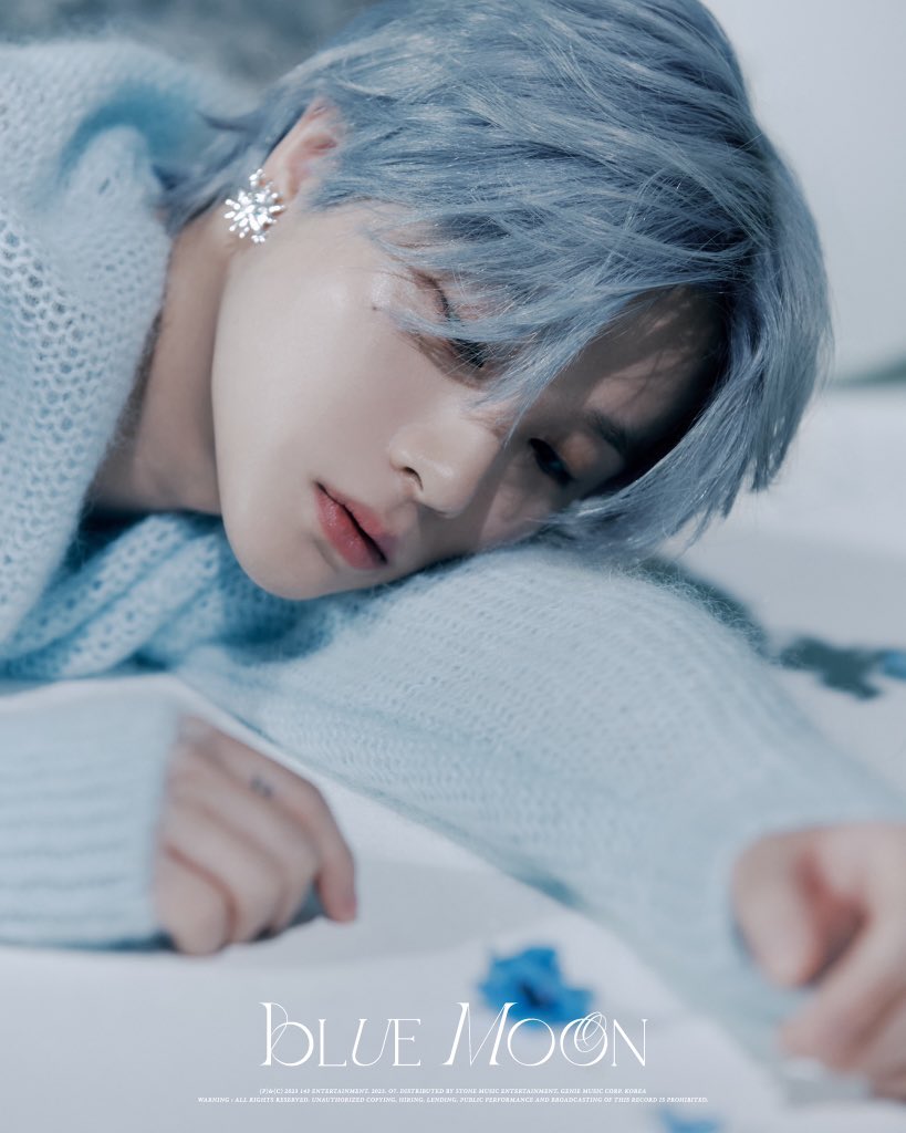 iKON's #Jay unveils the second set of concept photos for 'BLUE