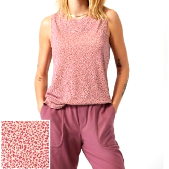 JamieEGab's tweet photo. So good I had to share! Check out all the items I'm loving on @Poshmarkapp #poshmark #fashion #style #shopmycloset #verticalcasual #athleta: https://t.co/9EZO2hUI91 https://t.co/LSIZYw5x1D